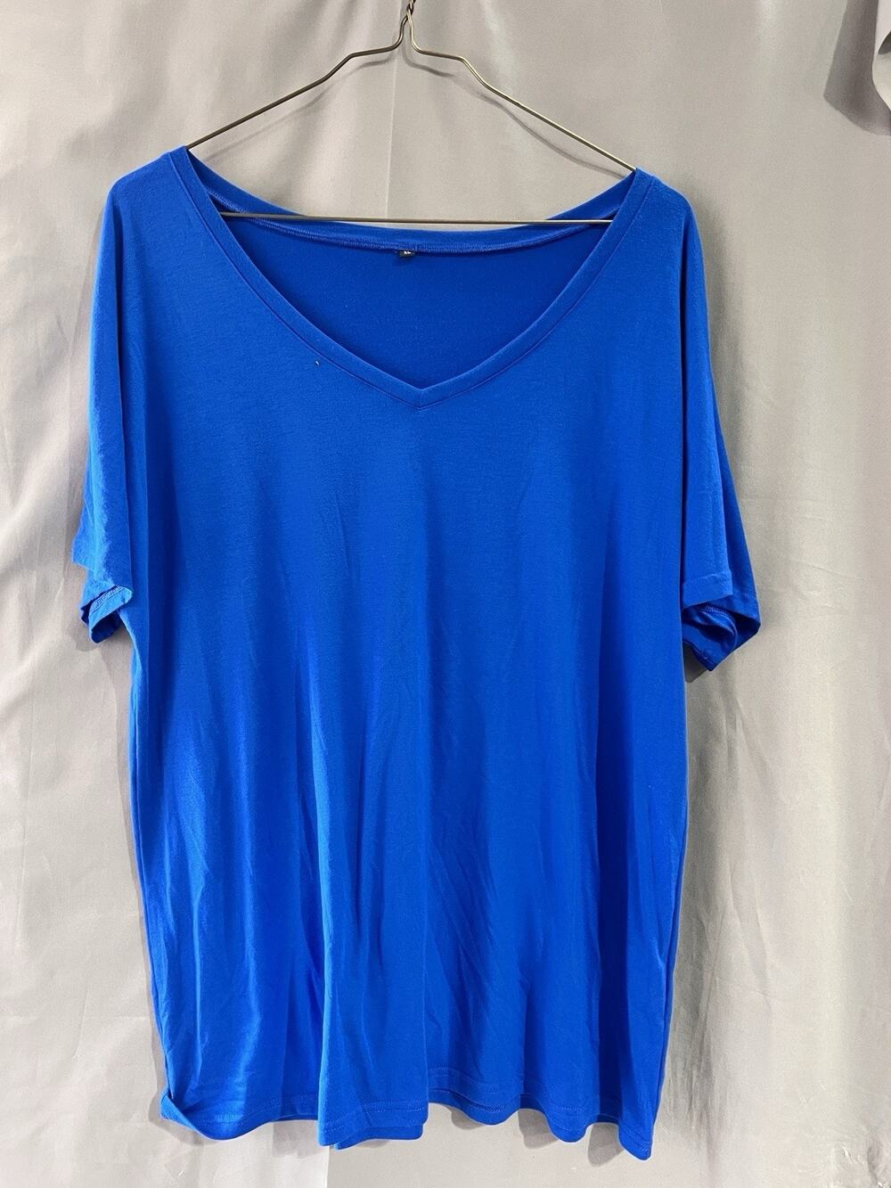 royal blue short sleeve V-neck top Size XL TG2042